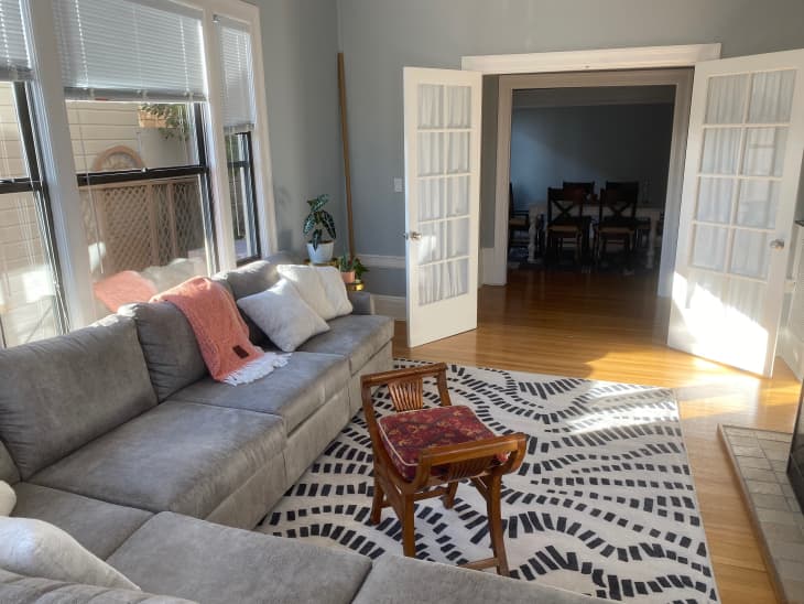 How to Decorate a Living Room Without a Coffee Table Apartment Therapy